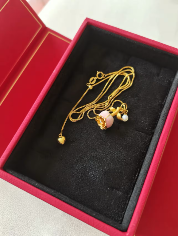 Women’s Elegant Blooming Rose Necklace