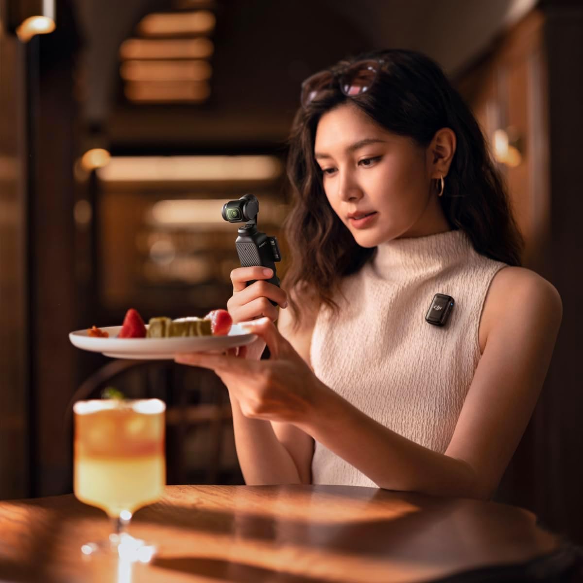 DJI Osmo Pocket 3 Creator Combo, Vlogging Camera